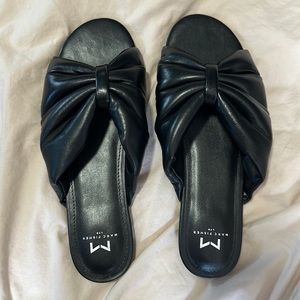 Marc Fisher black bow sandal - size 9.5